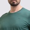 camiseta-vitality-solo-protecao-uv50-masculina-verde-mescla-detalhe-gola