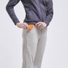 Calca-traveller-feminina-kaki-detalhe