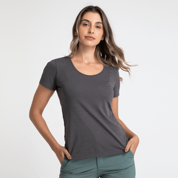 camiseta-vitality-com-protecao-solar-uv50-feminina-grafite-perfil-solo-1
