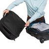 mala-thule-subterra-luggage-55cm-22-56-litros-black-divisoria-tres-em-um-solo